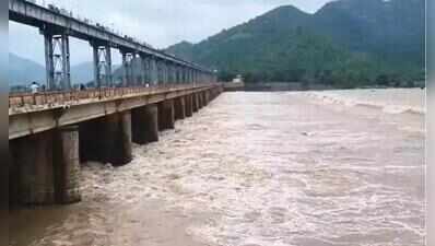Floodwaters disrupt road links in north AP as Vamsadhara, Nagavali swell