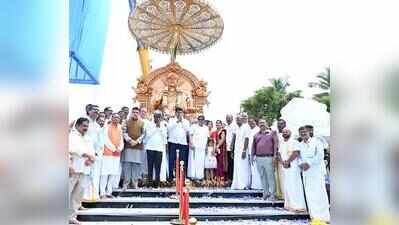 Minister Tangadagi unveils Mogaveera leader’s statue