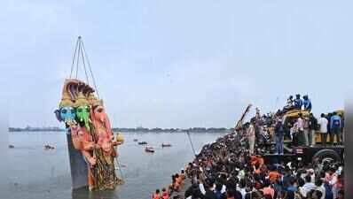 Khairtabad Ganesh gets grand farewell