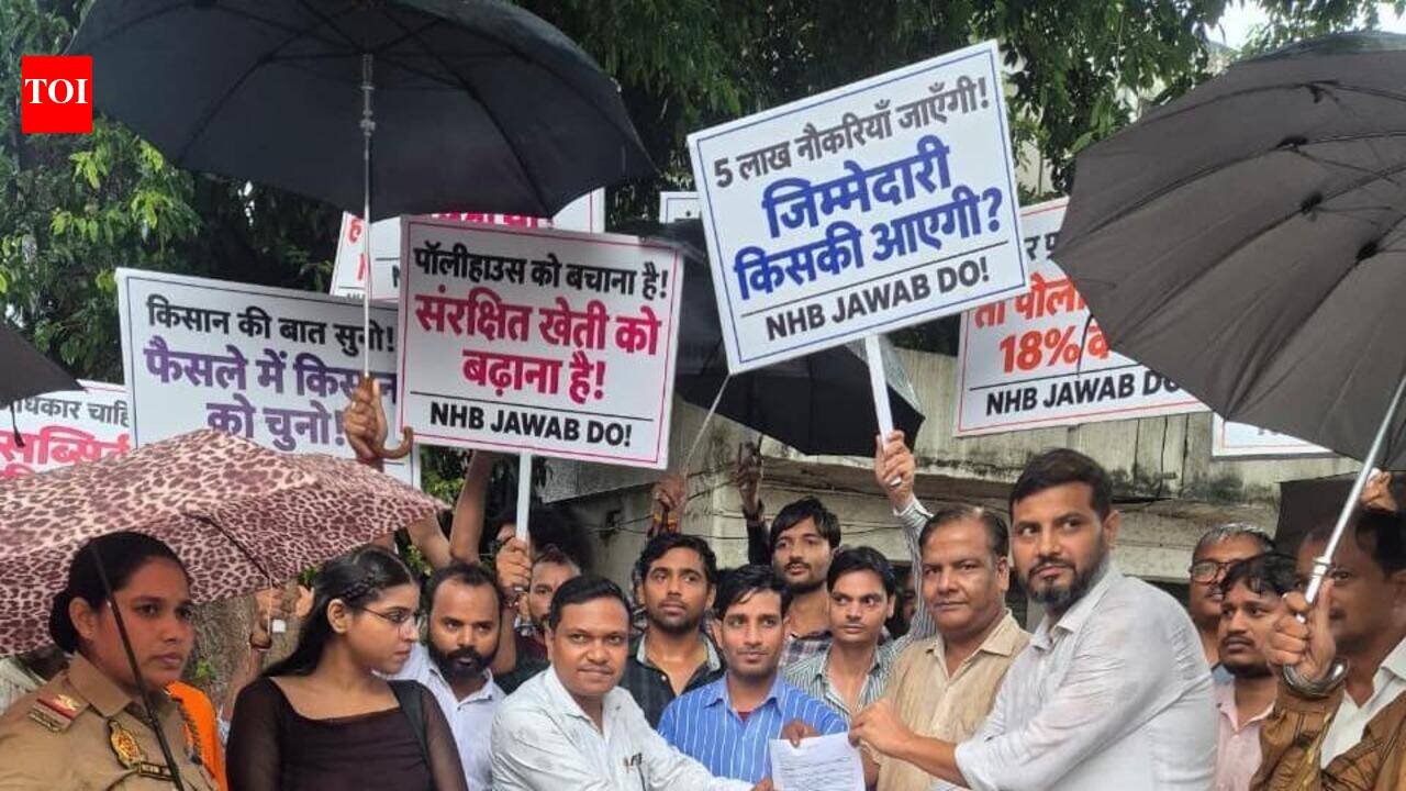 Farmers from 10 states protest NHB policy changes