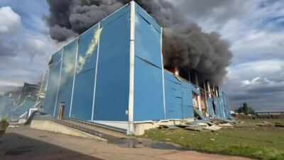  Russia strikes McDonald’s-linked warehouse in Kyiv as 5 killed - video