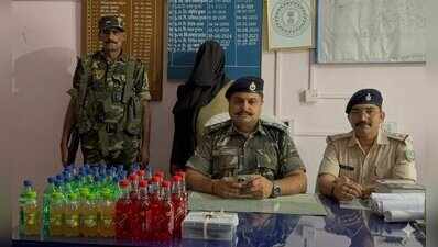 Pickup van driver arrested for stealing goods from kiosk in Chatra