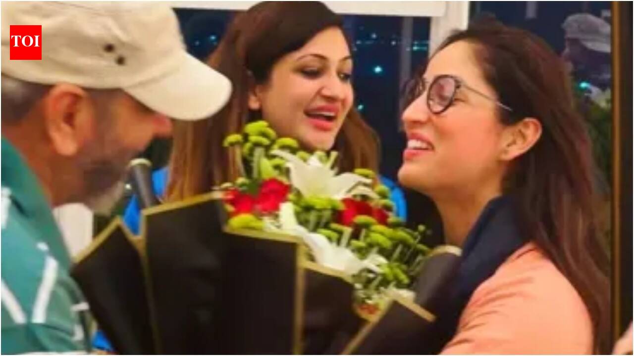 Yami Gautam's family celebrates her first National Award for 'Article 370' with hugs, flowers and besan ka halwa, sister Surilie captures the emotional moment