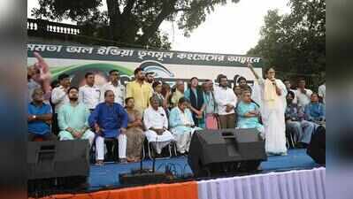 ‘Vanish Kumar must go’: Mamata attacks CEC, calls for oppn unity