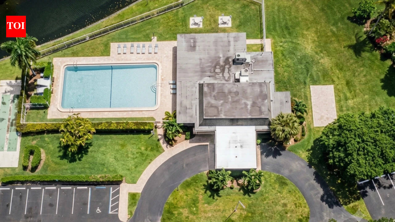 Florida man bought home for pool and golf view; 11 years later, developer disputes boundary