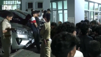 1 brain-dead, 5 injured after wall collapses during office-bearers' ceremony at Mangaluru's Sabha Bhavan