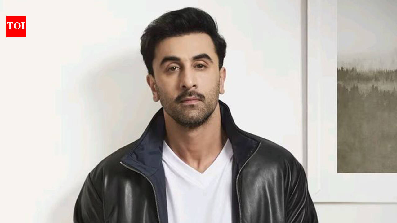 Ranbir Kapoor loses his cool with paparazzi: ‘Bahut bol raha hai tu’