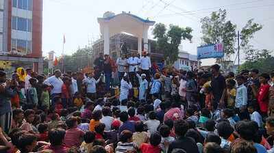 Over 100 students walk 40km to Buxar, protest school conditions