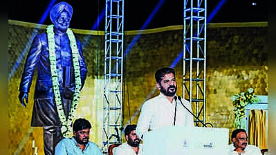 Revanth counters online post on Manmohan statue