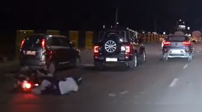 SUV rams into bike after sudden lane change, two injured near Dwarka Expressway