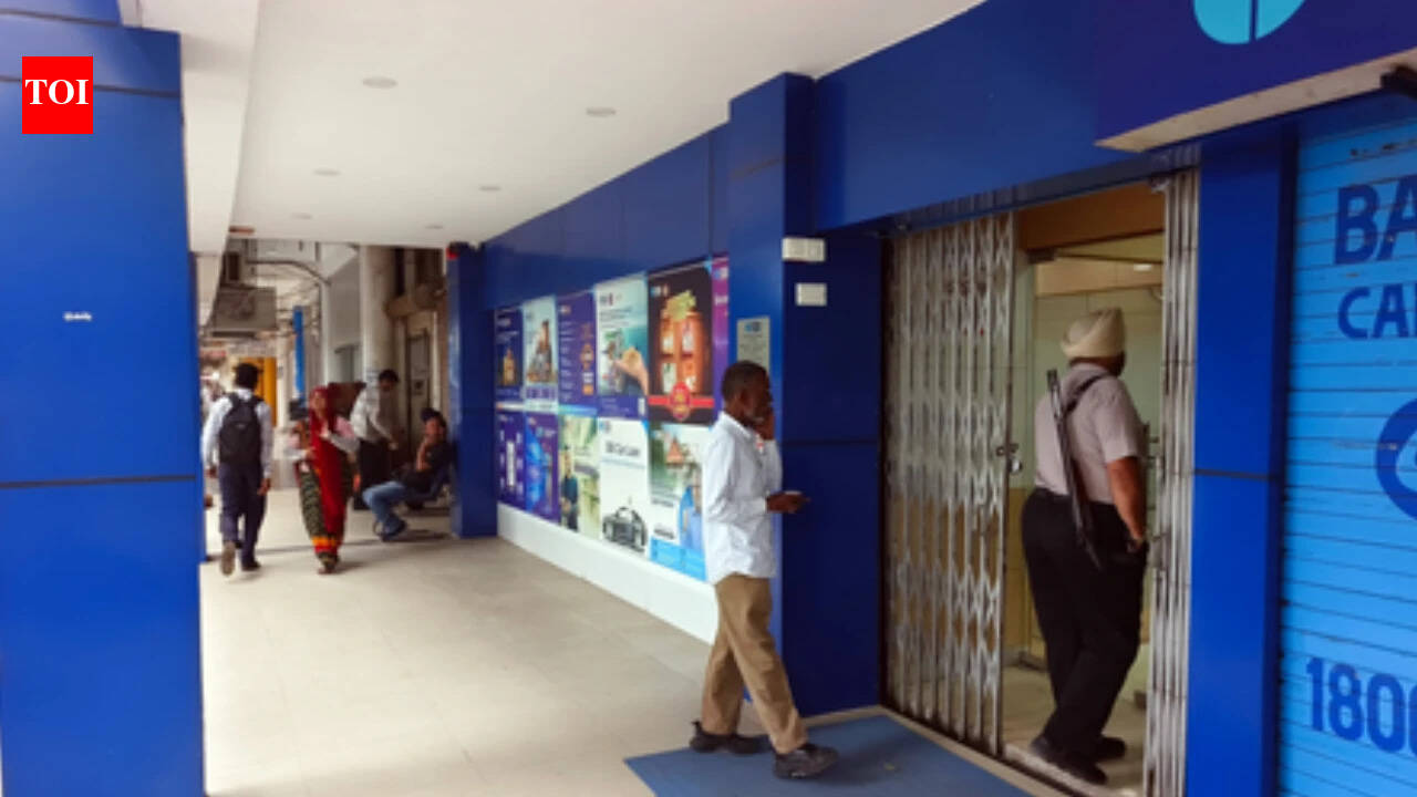 Bank unions call off 3-day strike after assurances, IBA to study demands