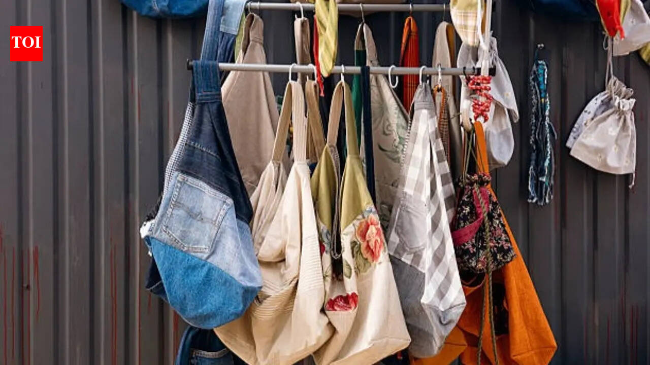 DIY: How to make a reusable shopping bag from discarded clothes with ...