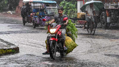 Weather tomorrow: IMD warns of heavy rain in Northeast, Karnataka, Tamil Nadu; thunderstorms likely