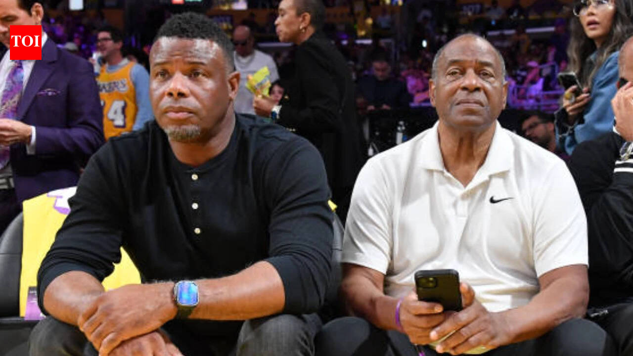 Ken Griffey Jr. shared an MLB clubhouse with his father Ken Griffey Sr ...