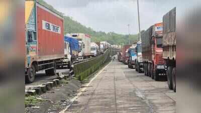 In Navi Mumbai, residents seek separate lane for small vehicles to curb traffic jams and mishaps