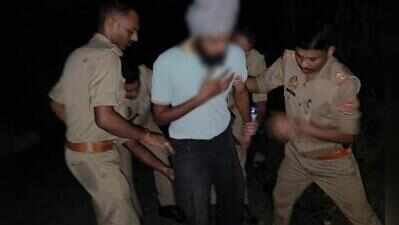 Cattle smugglers caught after encounter in Ghazipur