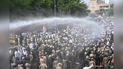 Gehlot, Jully, Randhawa detained in protest march to ECI office, police use water cannons