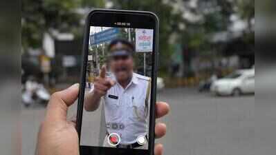 Police constable captured on video abusing cab driver on Karve Road
