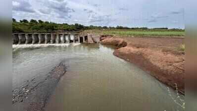 Last year’s flood erodes topsoil, now drought wilts crops in Dharashiv & Solapur