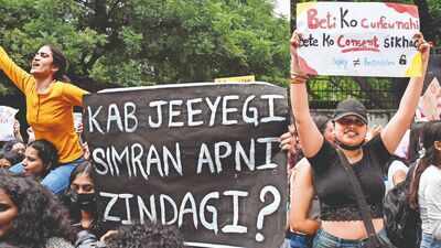 Marching through the storm: ‘Hum Auratein Aazad Hain’ echoes across Delhi University