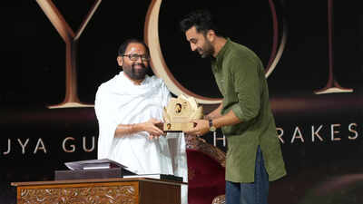 Ranbir Kapoor, Hema Malini, Sonam Kapoor join thousands to celebrate spiritual guru Rakeshji's 60th birthday