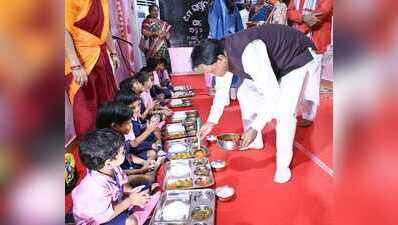 CM lauds efforts of frontline workers in reducing infant, maternal mortality