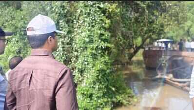 Overnight sand mining crackdown nets 10 barges, 16 suction pumps in Thane