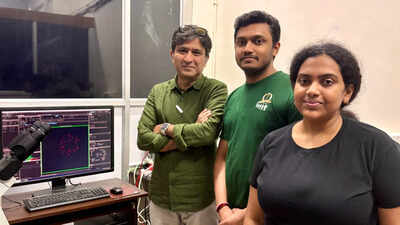 IISc team uses blue light to switch on cell division; may aid cancer research