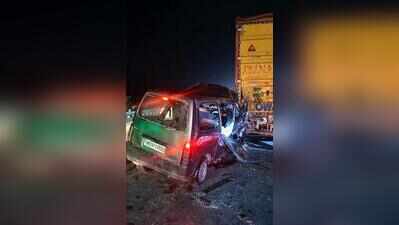 Car crashes into truck on DME, one dead, six injured