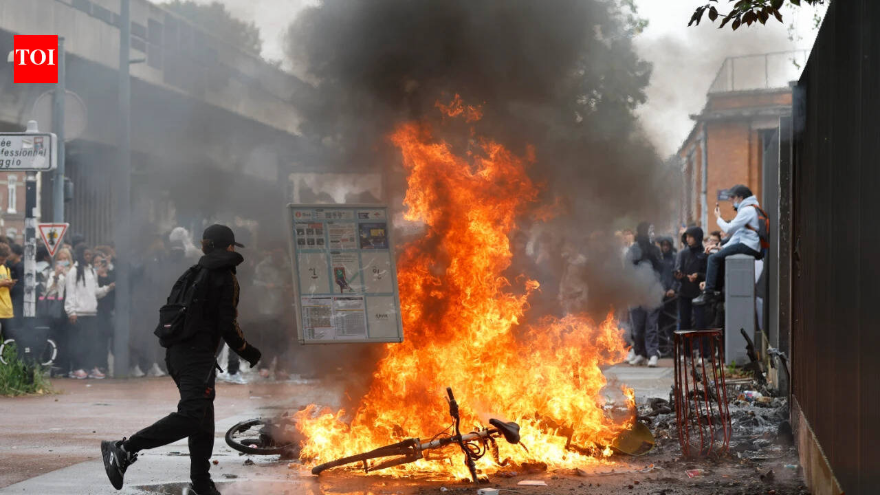 Student protests rock France, over 400 detained: Why are schools protesting