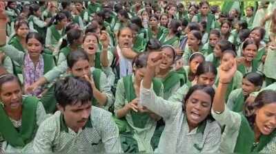 Koderma students march 3km to block office over teacher shortage, poor infrastructure