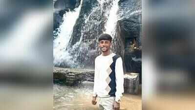 BCom student stabbed to death outside B’luru college