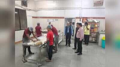 SPPU vice-chancellor makes surprise visit to university refectory, checks food quality and hygiene