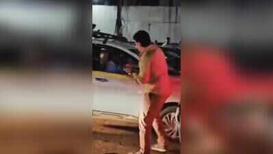 Man smashes cab windows with rod in Gurgaon’s Udyog Vihar