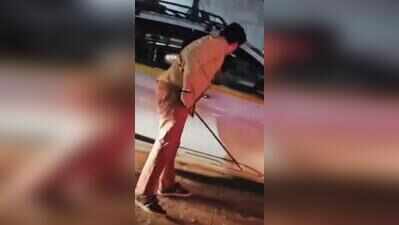 Man smashes cab windows with rod in Gurgaon’s Udyog Vihar