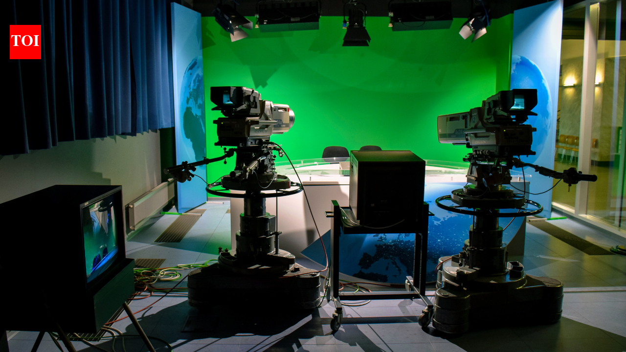 A news channel experiments TV without anchors