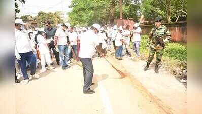 Jharkhand minister Yogendra Prasad leads ‘Swachhata hi Seva’ cleanliness drive in Ranchi