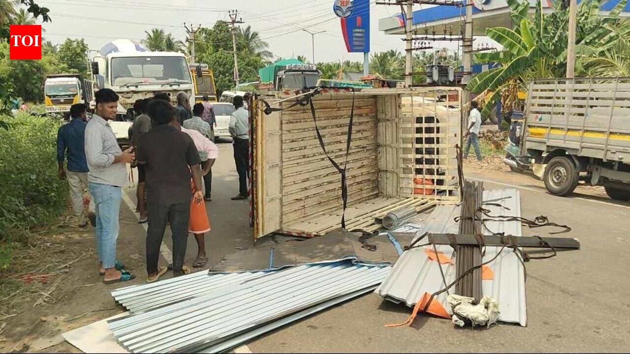 Overturned goods auto and truck collision causing traffic jam near Pallipalayam, Namakkal