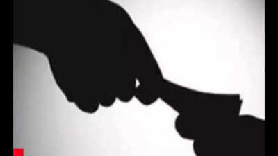 DVAC arrests 15 TN govt officials for taking bribe, seizes Rs 2.15 crore