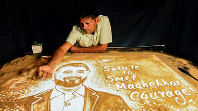 Puri sand artist creates special animation saluting hero flydubai pilot Captain Smit Machchhar