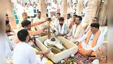 Kashi unites to honour Capt Machchhar’s valour, pray for his recovery