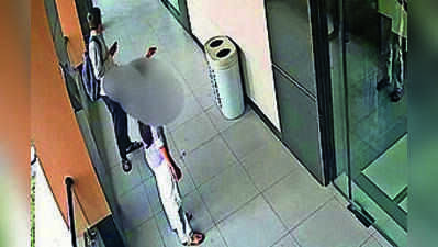 Web designer held for flashing woman in mall