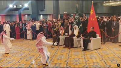 Chinese humanoid robots dressed in Saudi attire perform Ardah in Riyadh, internet can’t look away