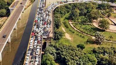 This photo explains design flaw causing Delhi's Barapullah bottleneck: A 90-degree angle turn and six lanes merging into two