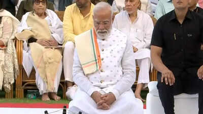 'May Bapu’s timeless message keep guiding us': PM Modi pays tribute to Mahatma Gandhi, attends prayer meet