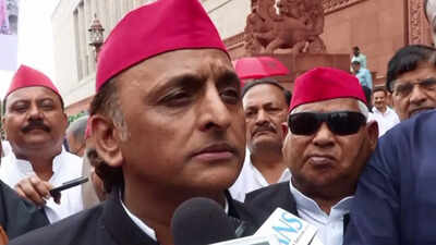'Their time is up': Akhilesh Yadav slams Centre over police action at Jantar Mantar protest against CEC