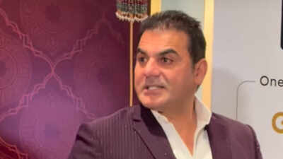 Arbaaz Khan walks off after paparazzo asks about Salman Khan's comment on trolls; says 'Excuse me... Thank you'