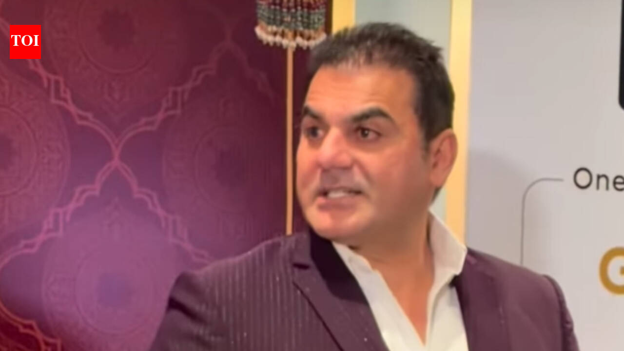Arbaaz walks off after paps asks about Salman's comment on trolls