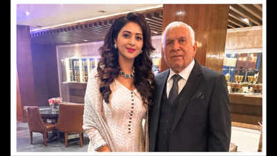 Losing a parent changes something inside you, says  actress Anjali Phougat