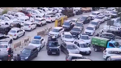 'Real problem is Indian work culture. Getting leaves from your manager is a pain... so people end up using the long weekends for trips': Manali traffic jam leaves tourists stuck for hours, internet debates hill tourism